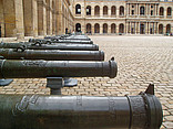  Fotografie Attraktion  Kanonen am Hôtel des Invalides