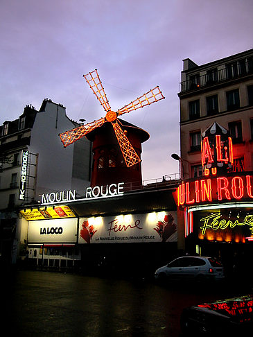 Moulin rouge während der Dämmerung - Ile de France - Paris (Paris)