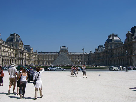 Louvre und Pyramide