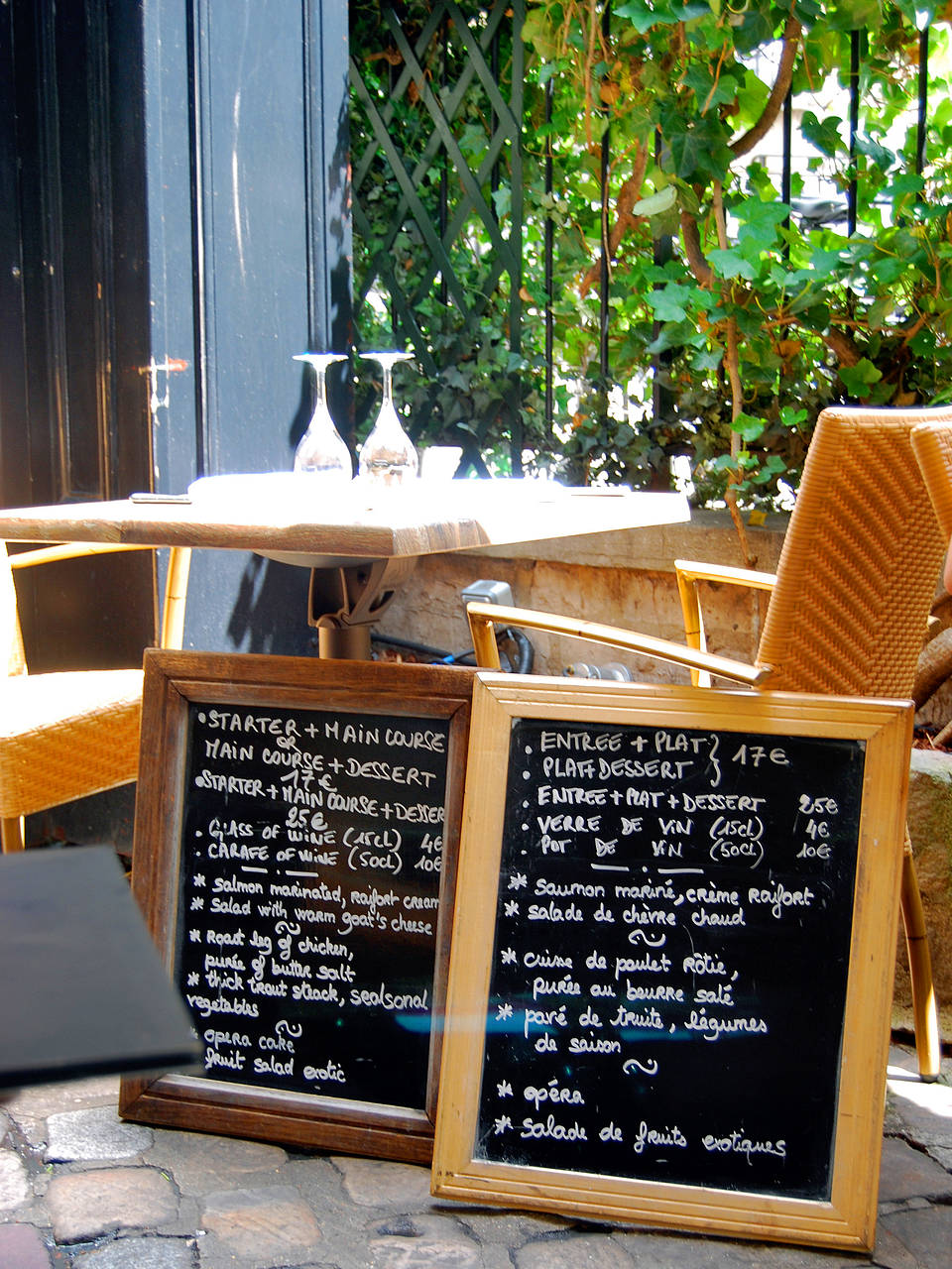  Fotografie Reiseführer  Einladende Restaurants in Montmartre