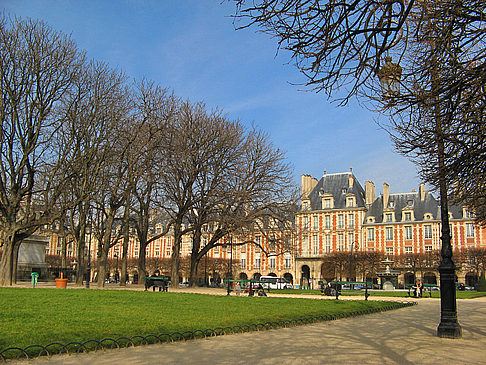 Place des Vosges Fotografie Sehenswürdigkeit  Heute ist der Place des Vosges ein geschätzter Erholungsort
