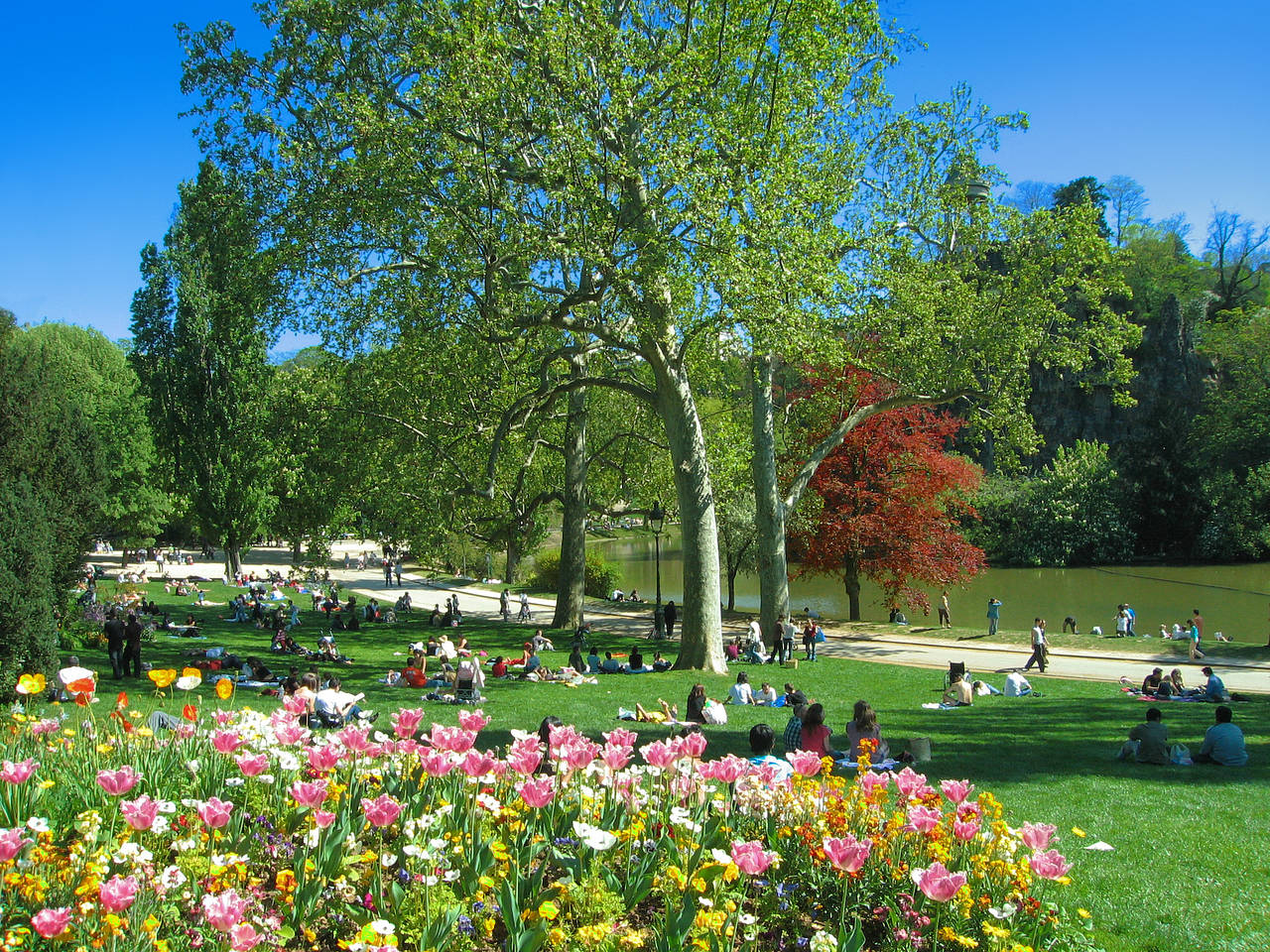  Ansicht Attraktion  Der Park Buttes-Chaumont ist eine schöne Grünanlage auf den gleichnamigen Hügeln